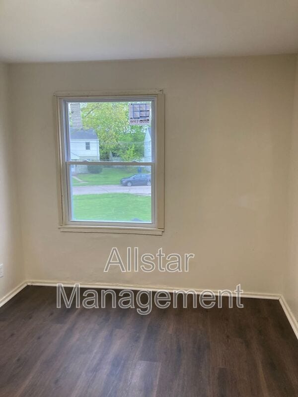 Building Photo - 944 S Central Dr