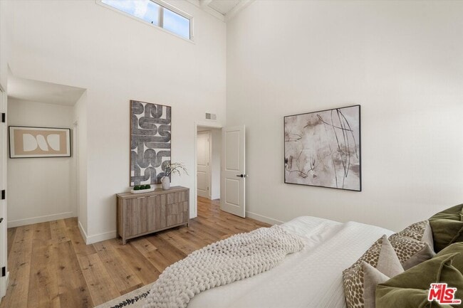 Building Photo - 2516 Arizona Ave