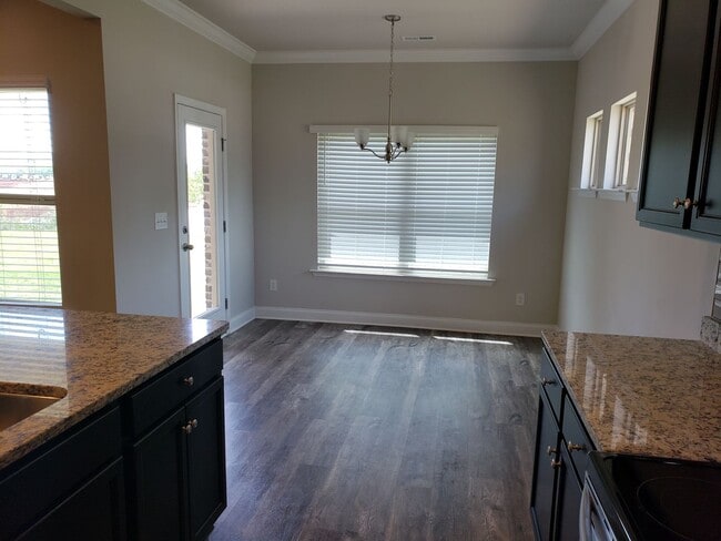 Building Photo - Beautiful brick home with many amenities!