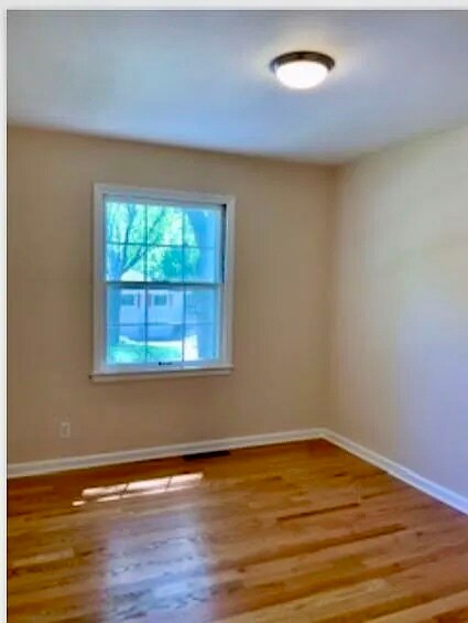 Building Photo - 1900 E 28th Ave