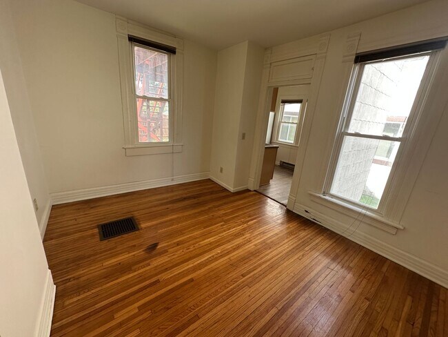 Building Photo - North Campus OSU Single Family Home with 2...
