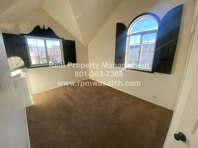 Building Photo - Cozy 1 bedroom loft townhome in Kearns