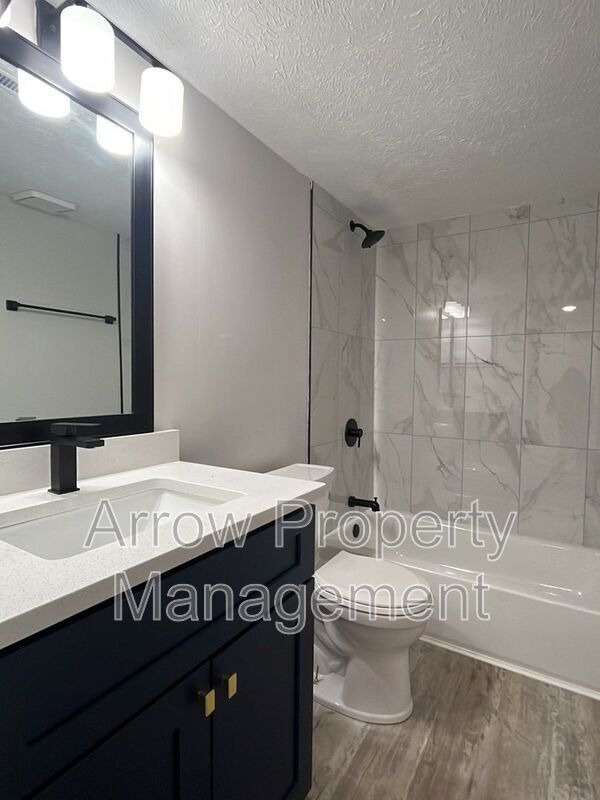 Building Photo - 3341 Holdrege St