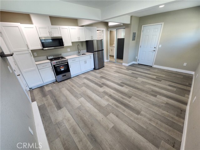 Building Photo - 984 El Camino Dr