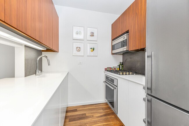 Building Photo - 515 E 72nd St