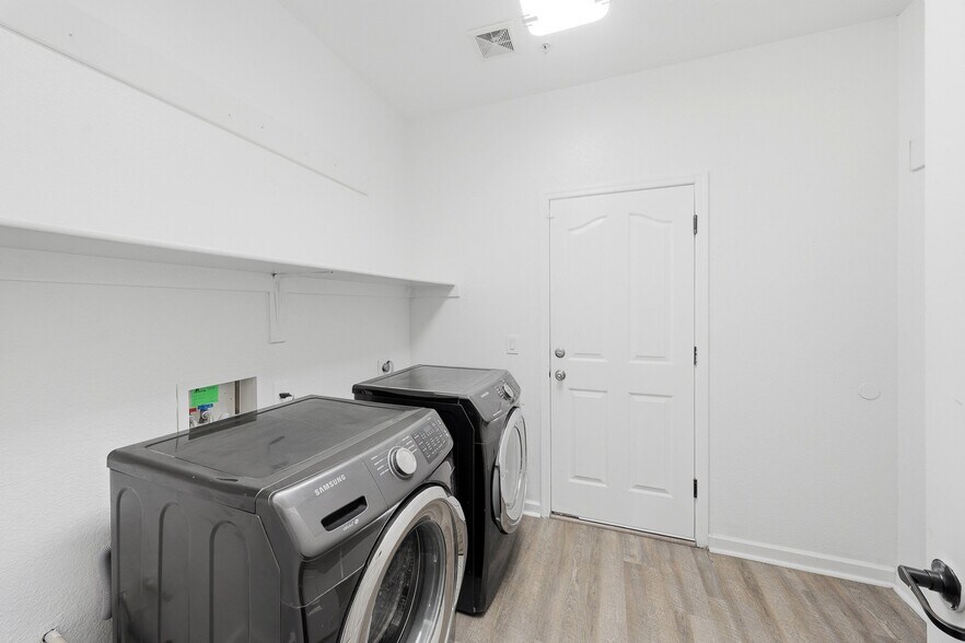 Building Photo - 12175 W Chase Ln