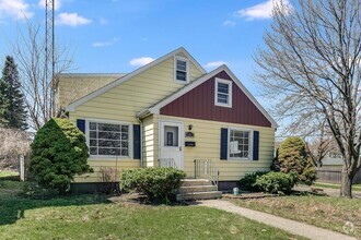 Building Photo - Beautiful Single Family Cape Cod Home!