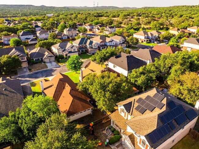 Building Photo - Gated Community - Resort Amenities