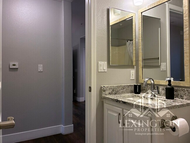 Building Photo - Beautifully Upgraded, 2BD/2BA, Condo Home in The Phoenician, Roseville!