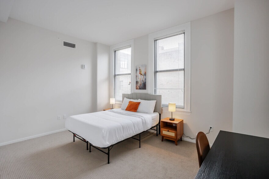 Building Photo - 9-JAN-JAN E 4th St