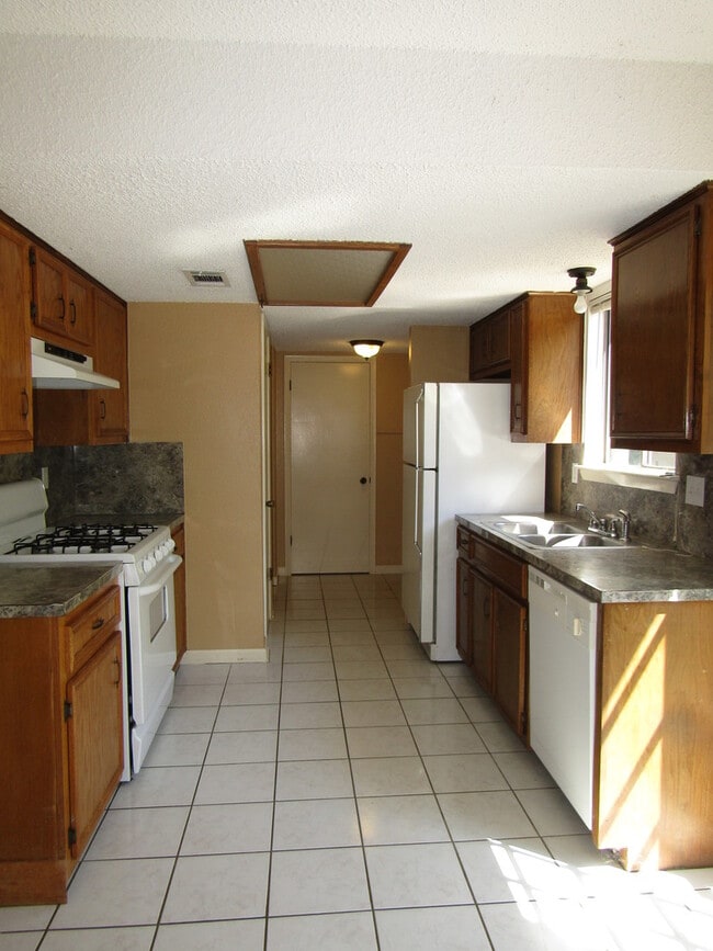 Building Photo - 7001 Winedale Dr