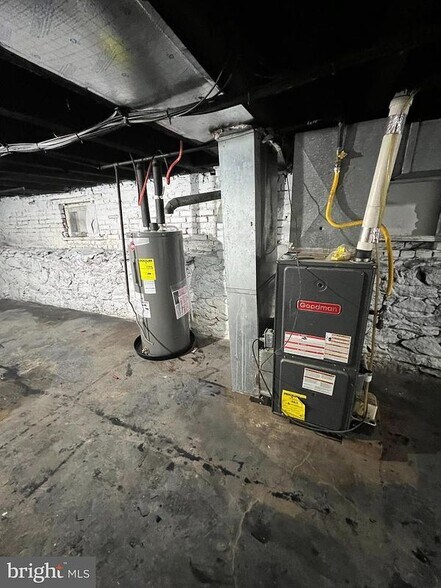 Building Photo - 925 W 3rd St