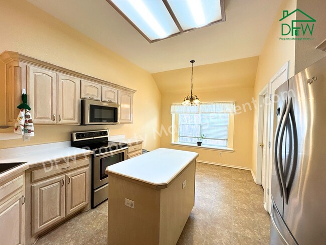 Building Photo - Inviting 3BR/2BA Home with Spacious Backyard for Lease in Fort Worth