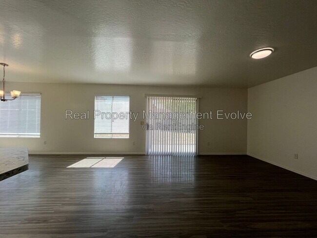 Building Photo - 7347 N 72nd Dr