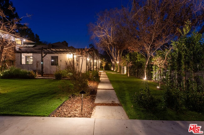 Building Photo - 1095 Chula Vista Pl