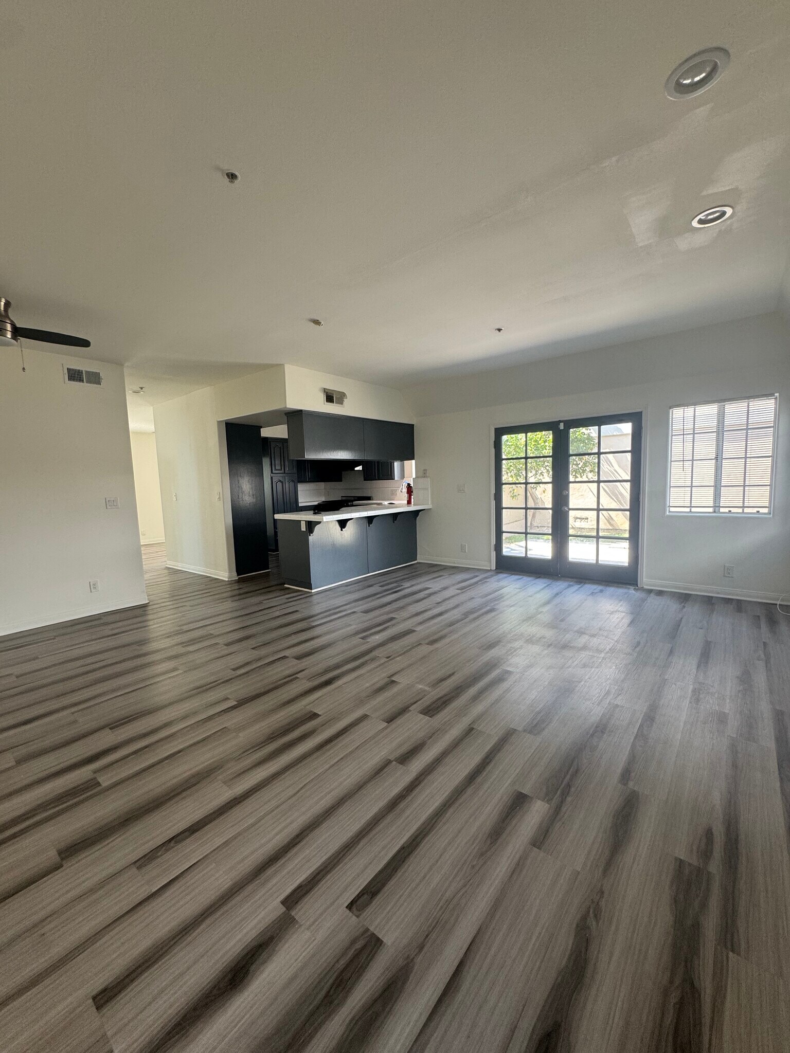 Building Photo - 1600 Perkins Ln