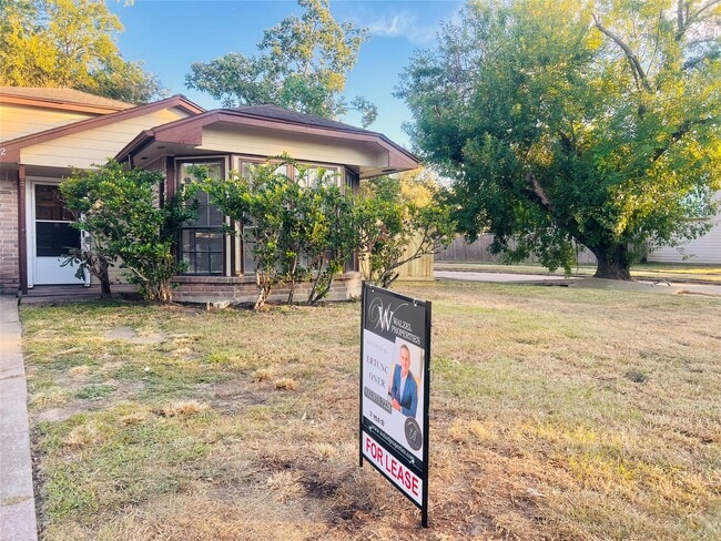 Building Photo - 6702 Valerian Ln
