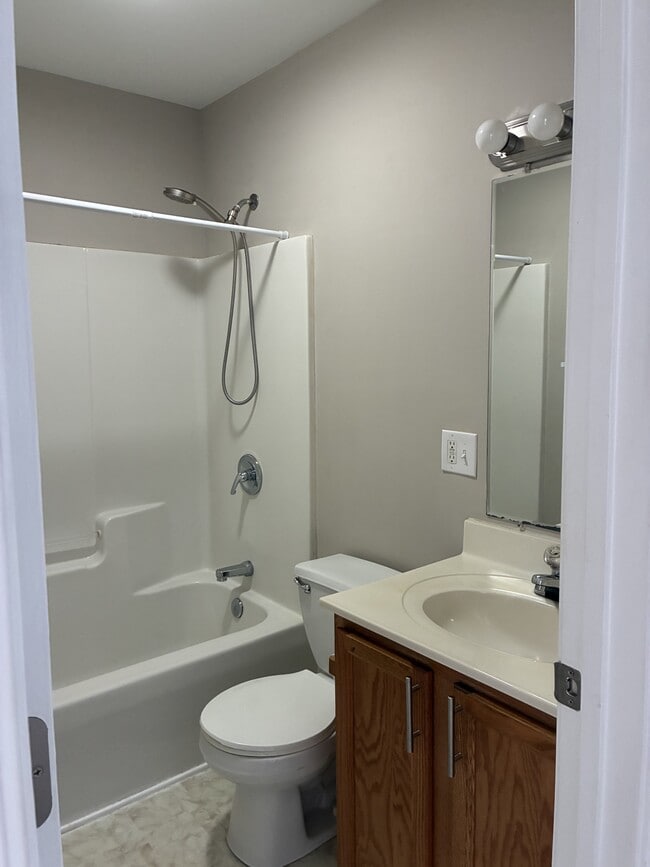 Building Photo - 231 Summerpine Pl