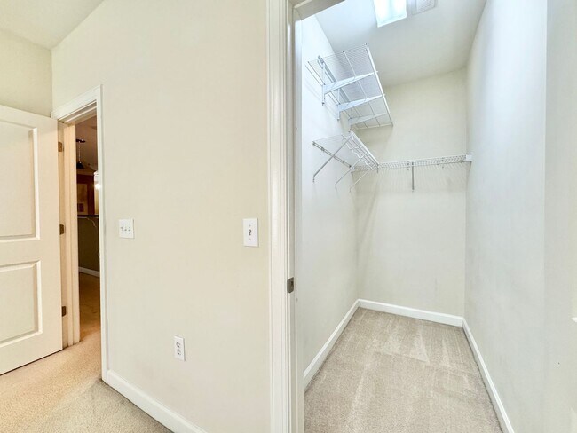 Building Photo - 108 Sunset Cir