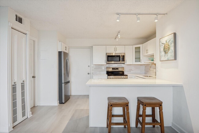 Building Photo - 3000 N Ocean Blvd