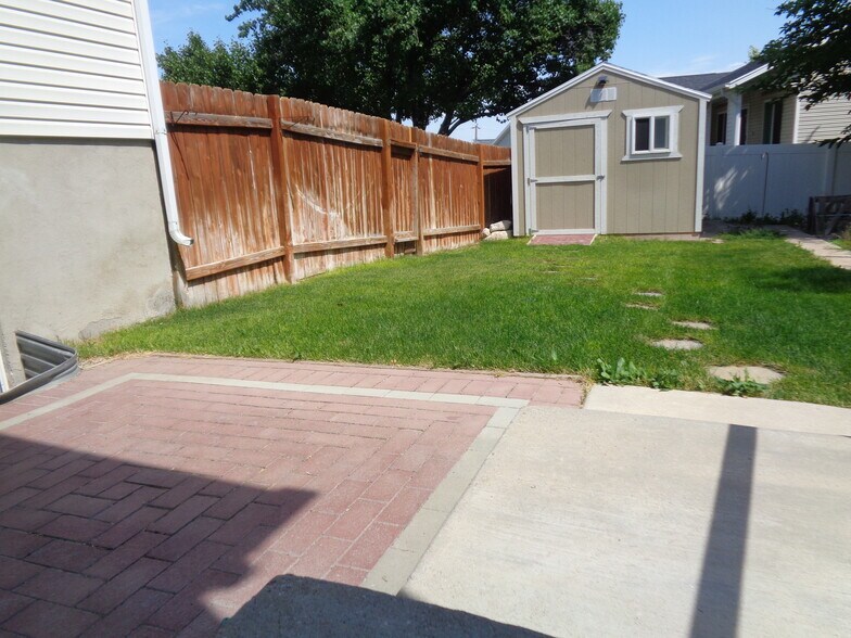 Building Photo - 8816 W Florence Dr