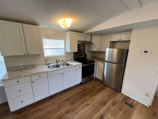 Building Photo - Sweet 2/1 Mobile Home in Marianna w/ Well & Septic