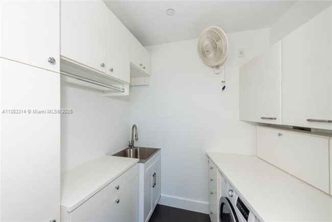 Building Photo - 200 Biscayne Blvd Way