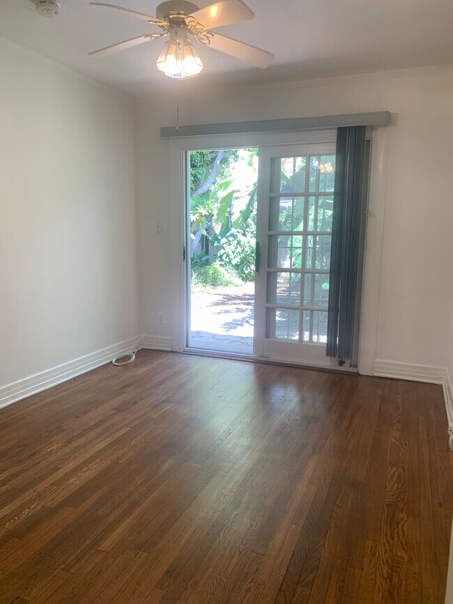 Building Photo - 1010 Havenhurst Dr