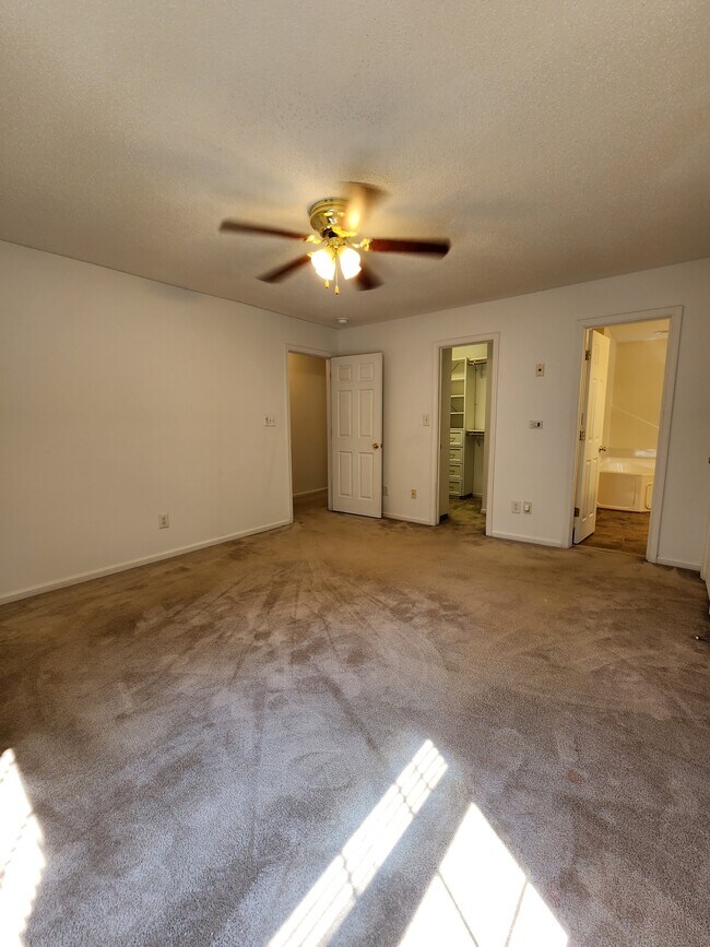 Building Photo - 276 Weatherford Way