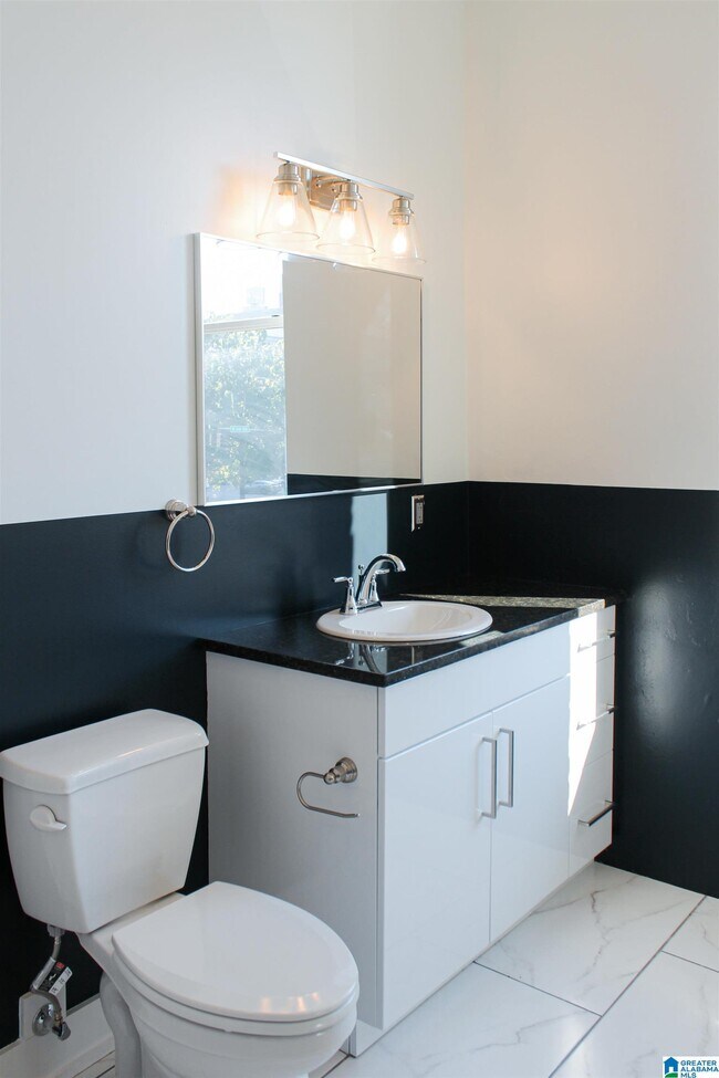 Building Photo - 1620 3rd Ave N