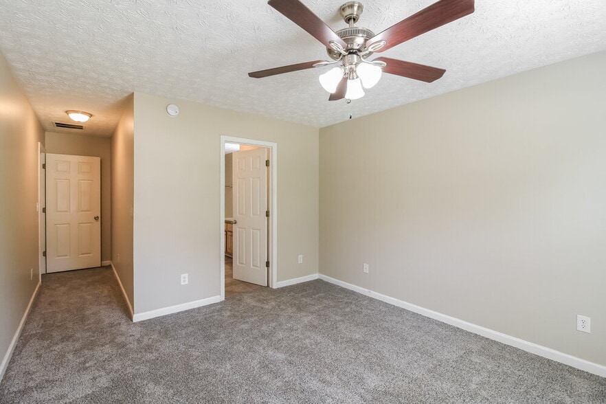 Building Photo - 60 Hunters Ridge Ct