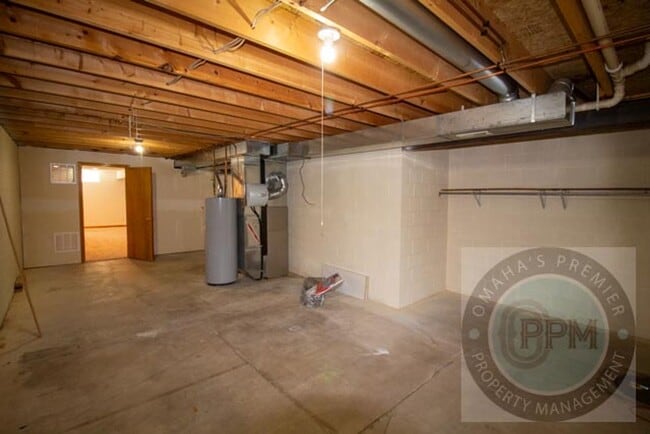 Building Photo - Fall Move in Special $800.00 off Deposit!!...