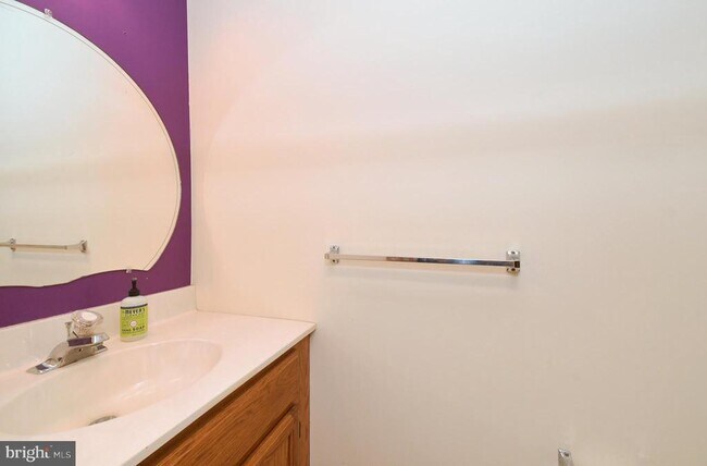 Building Photo - 601 W Market St