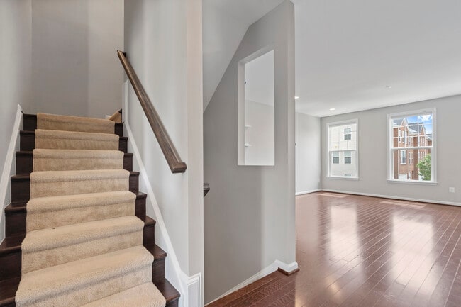 Building Photo - 42298 Lancaster Woods Sq