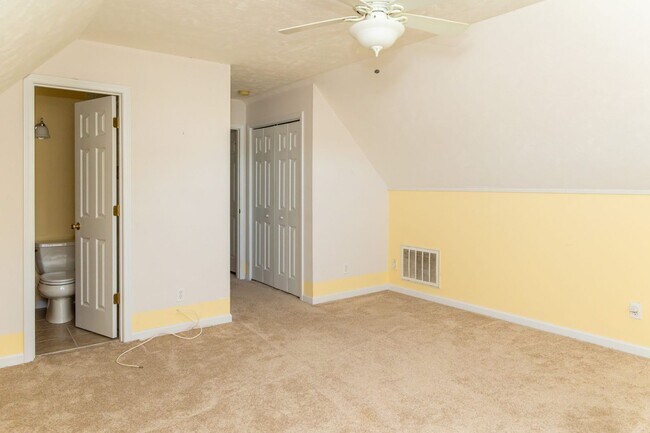 Building Photo - PET FRIENDLY!!!!!!