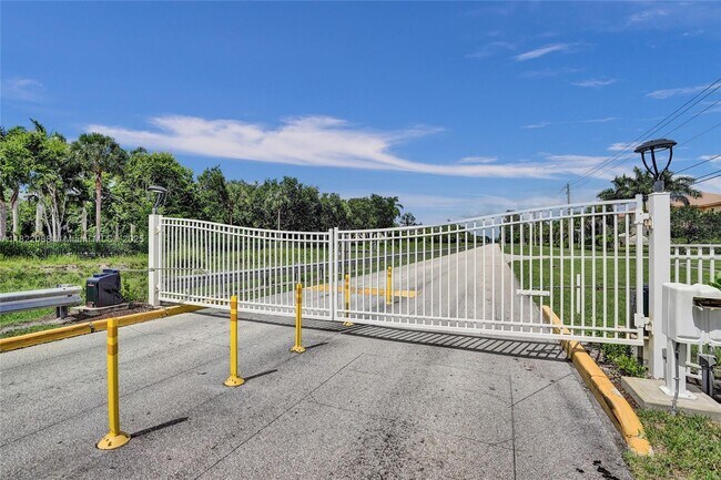 Building Photo - 8959 Cypress Grove Ln