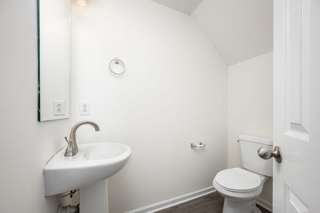 Building Photo - 4910 Laura Jeanne Blvd