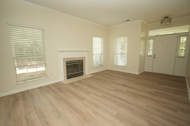 Building Photo - Newly renovated home in South Charlotte!