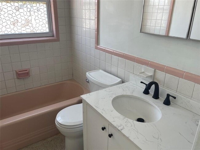 Building Photo - 3076 Grand View Ave