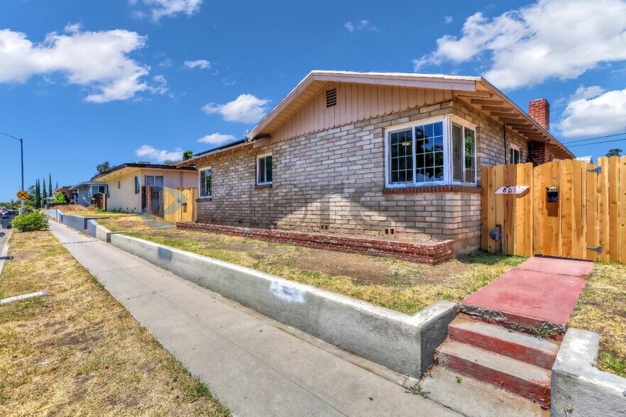 Building Photo - Unit 807