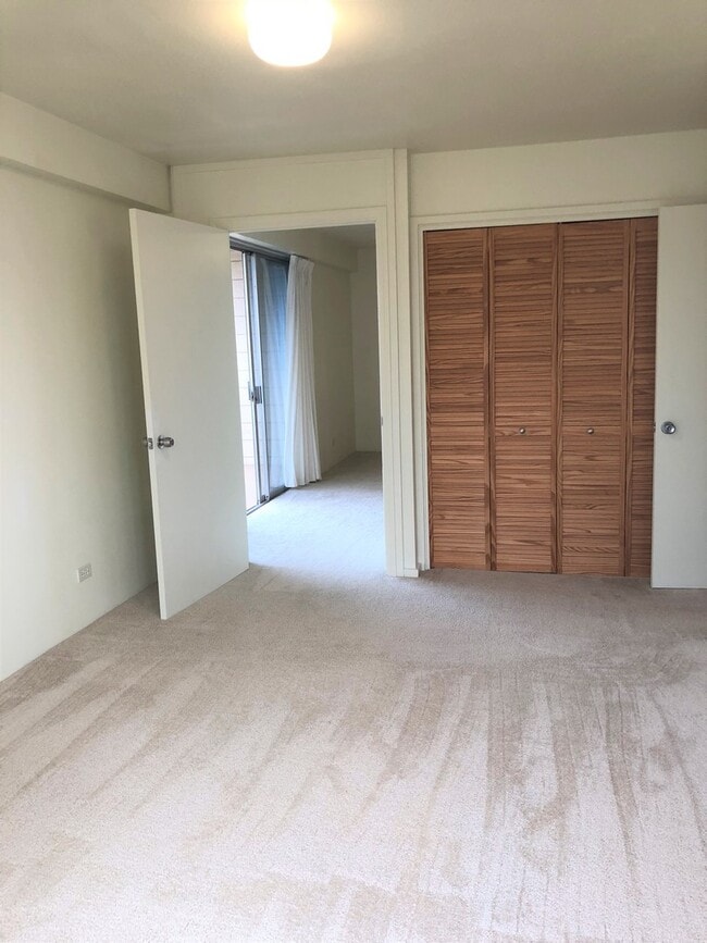 Building Photo - Kapiolani Towers - 2 Bedroom 1 Bath 1 Park...