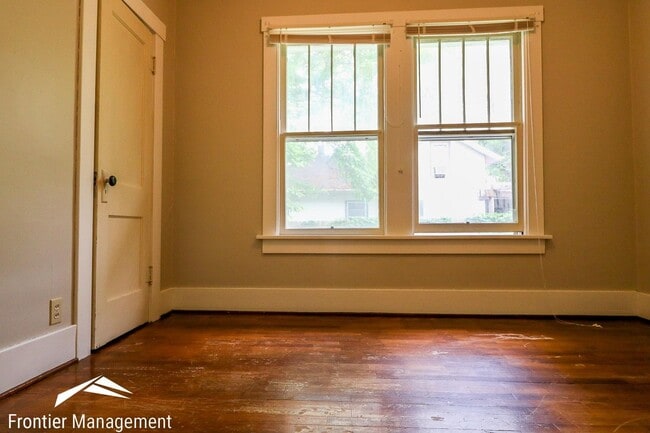 Building Photo - Beautiful Bungalow Located in Central Manh...