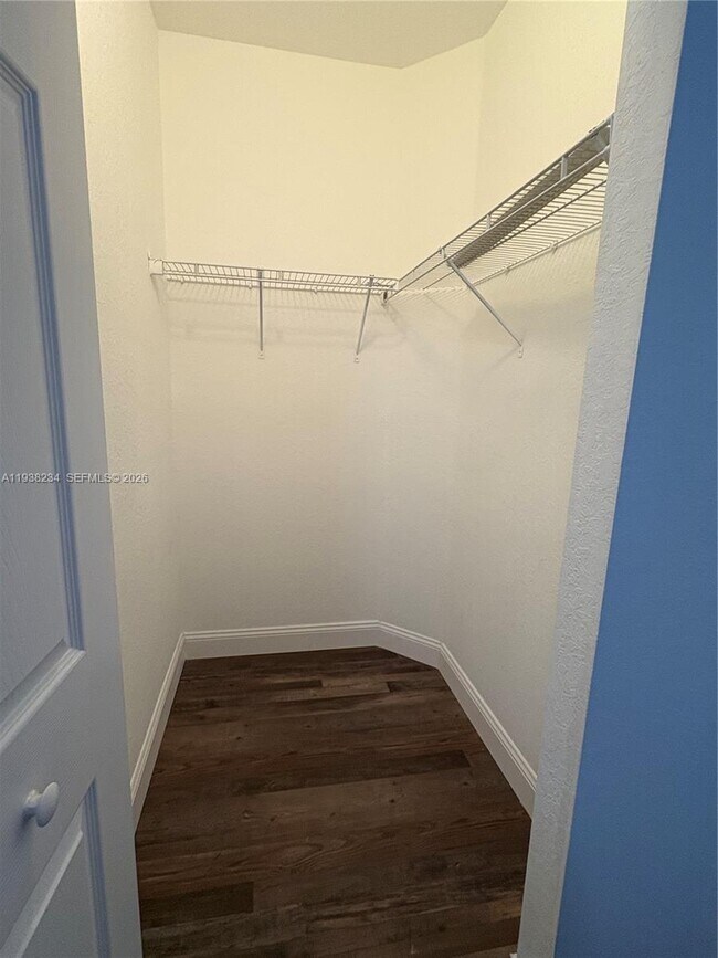 Building Photo - 2853 SE 1st Dr