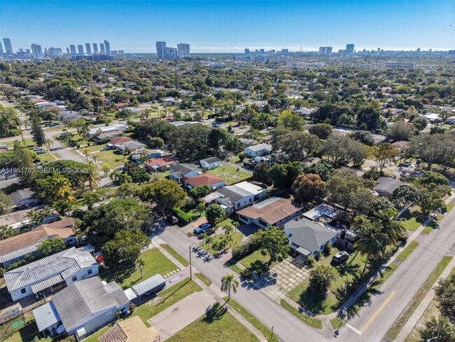 Building Photo - 1624 NE 175th St