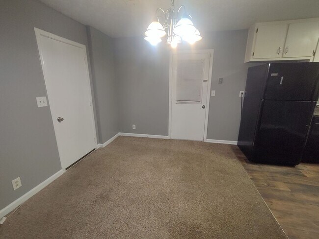 Building Photo - Move In Ready 3 Bedroom/2 Bathroom For Rent In Convenient Stone Mountain Subdivision!