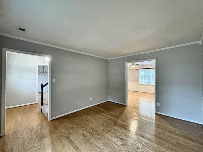 Building Photo - 4-Bedroom Home In Great Neck Meadows! Ready NOW!!! Fenced Backyard! HUGE Corner Lot! Dog Friendly!