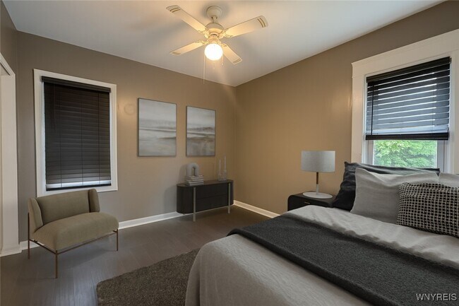 Building Photo - 1133 Hertel Ave