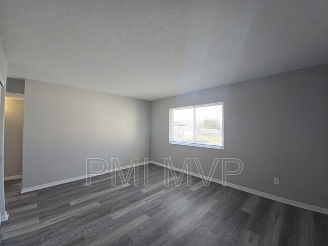 Building Photo - 834 Whitethorne Ave