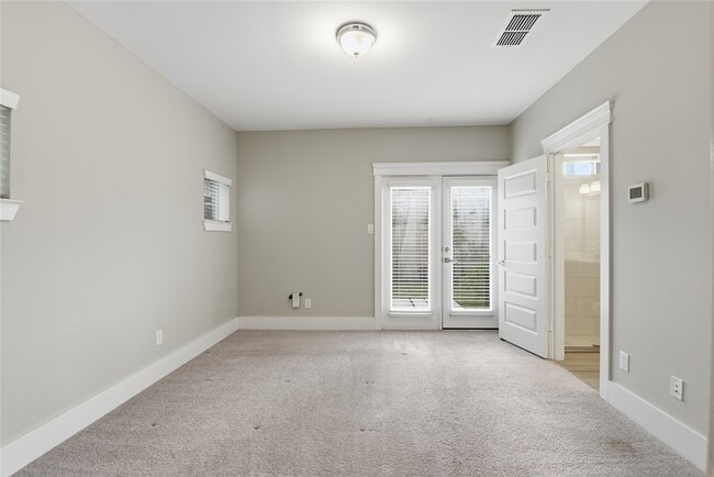 Building Photo - 819 Algona Ave