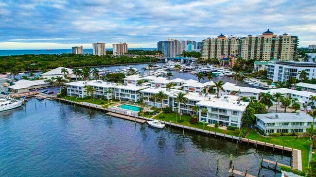 Building Photo - 2727 Yacht Club Blvd
